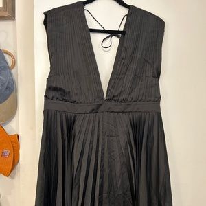 Abercrombie Women's Plunge Pleated Mini Dress